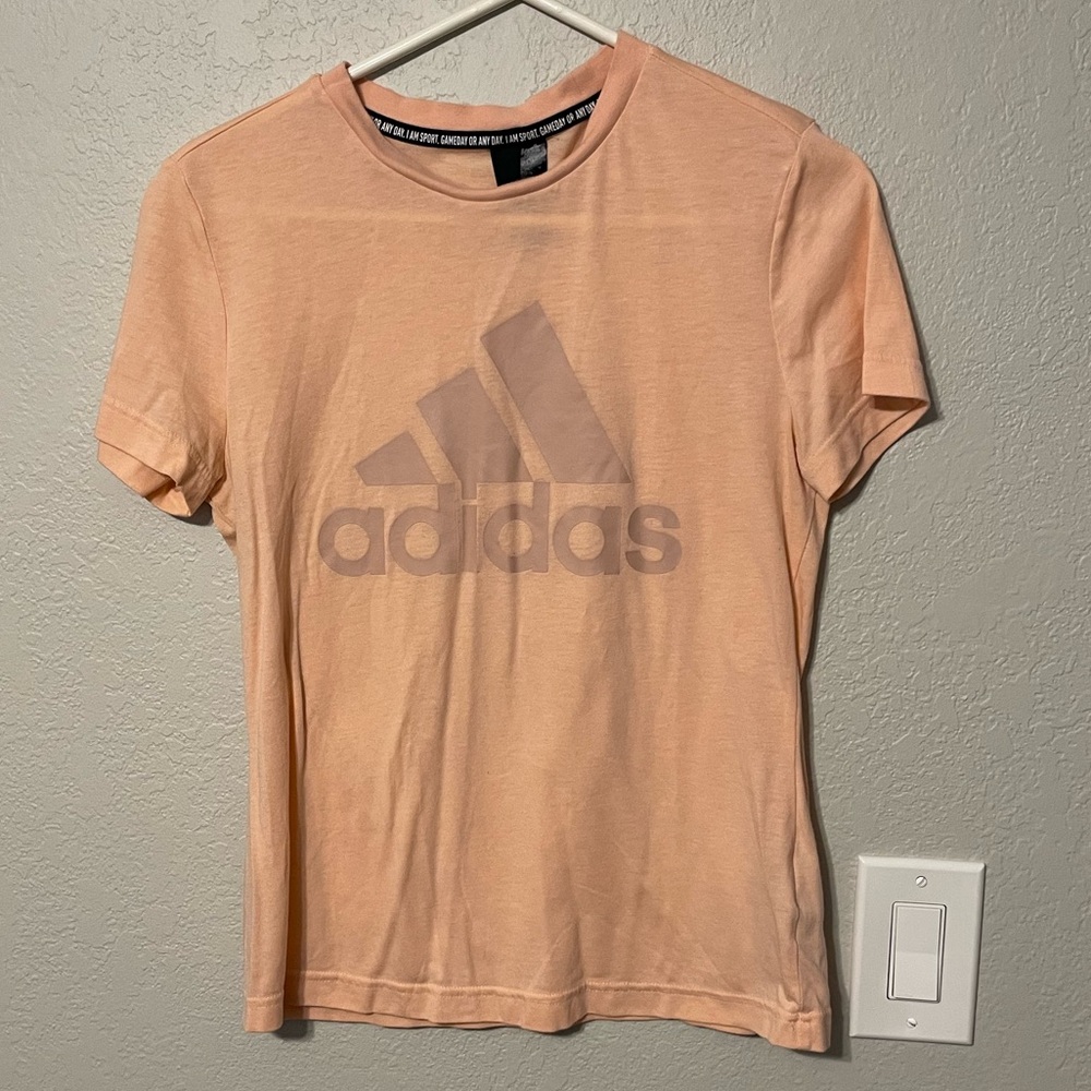 Adidas Peach Logo Tee Women’s Athletic Graphic T Shirt Short Sleeve